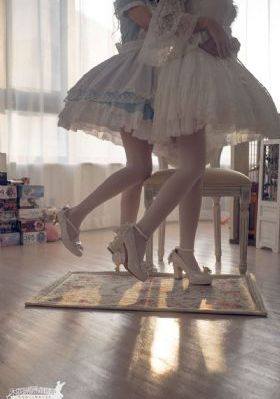 女女百合舌伸湿润腿间电影_蓝光天堂在线