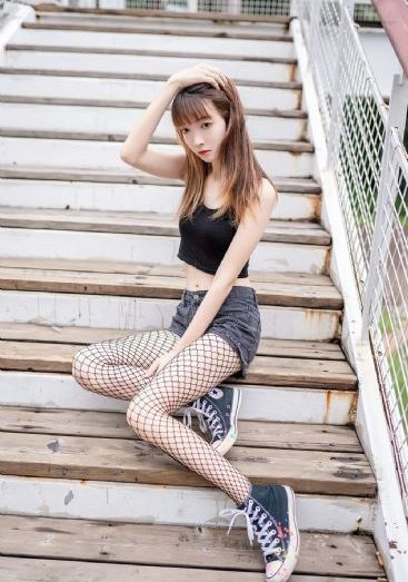 撞击成熟美妇老师后臀_高清完整视频观看